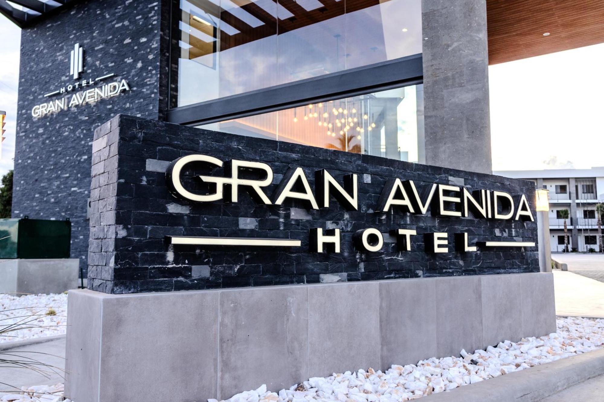 Hotel Gran Avenida, Навохоа Екстер'єр фото