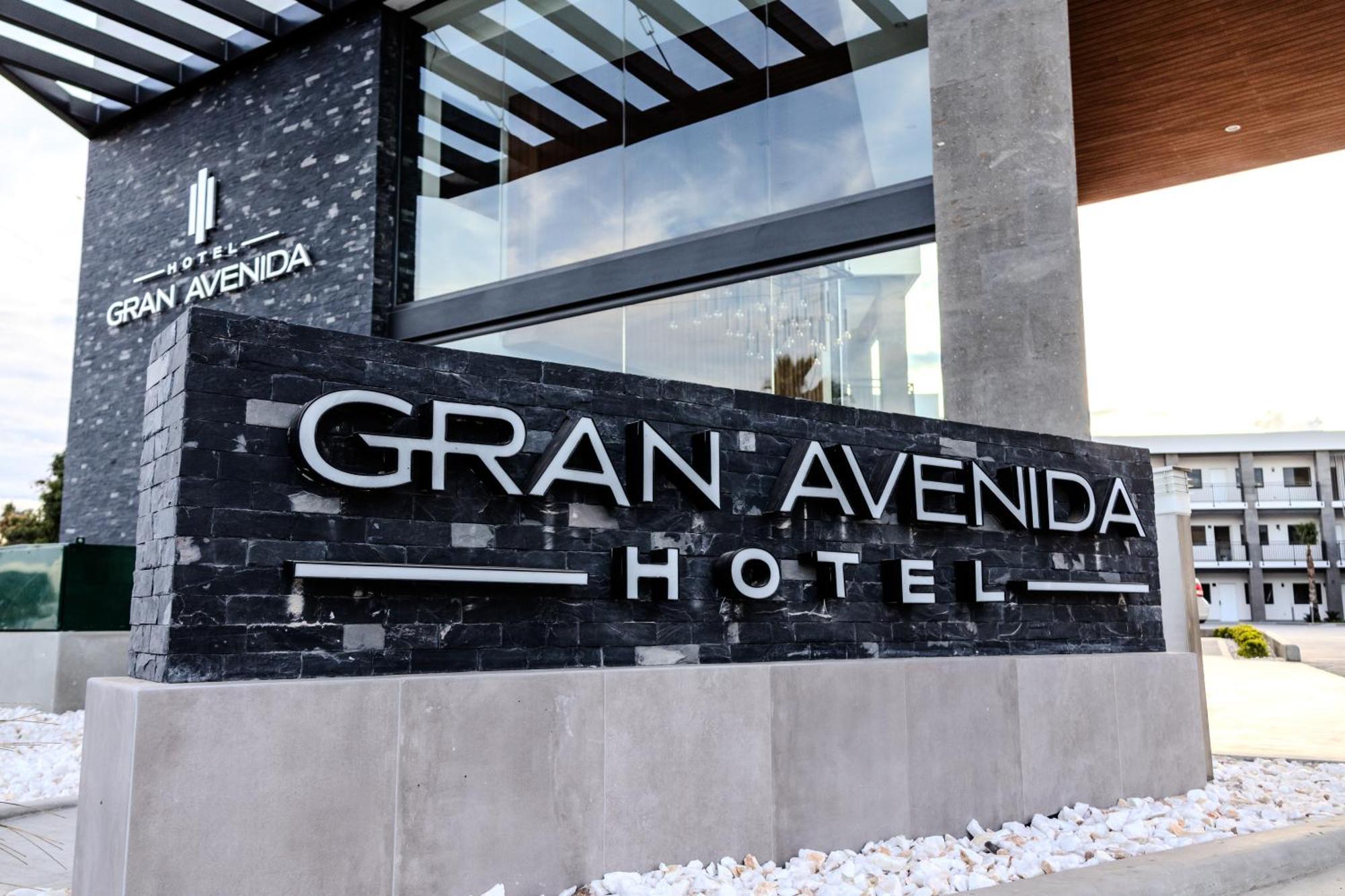 Hotel Gran Avenida, Навохоа Екстер'єр фото
